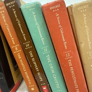 A Series of Unfortunate Events Book Set